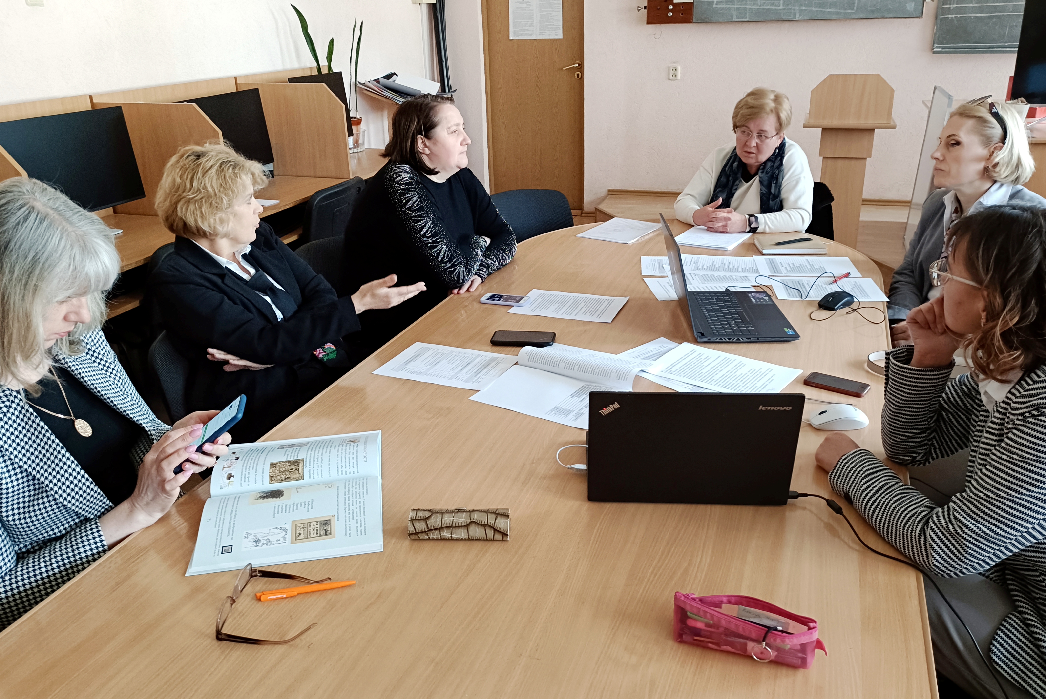  Команда викладачів та стейкхолдерів підбивають підсумки річної роботи, обговорюють останні тенденції на ринку праці та майбутні форми співпраці.jpg